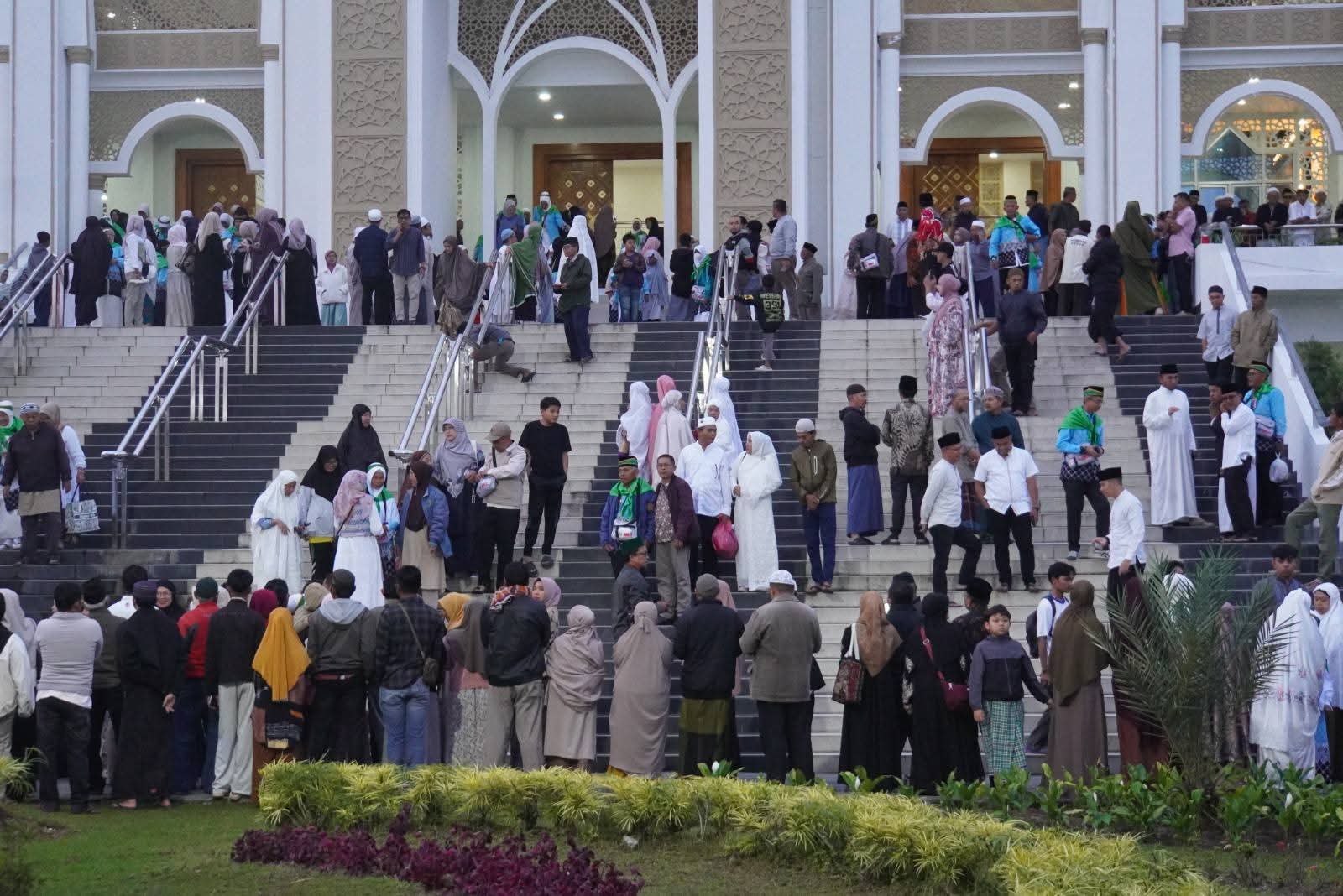 Suasana pelepasan CJH Padang Panjang dikomplek Islamic Centre.